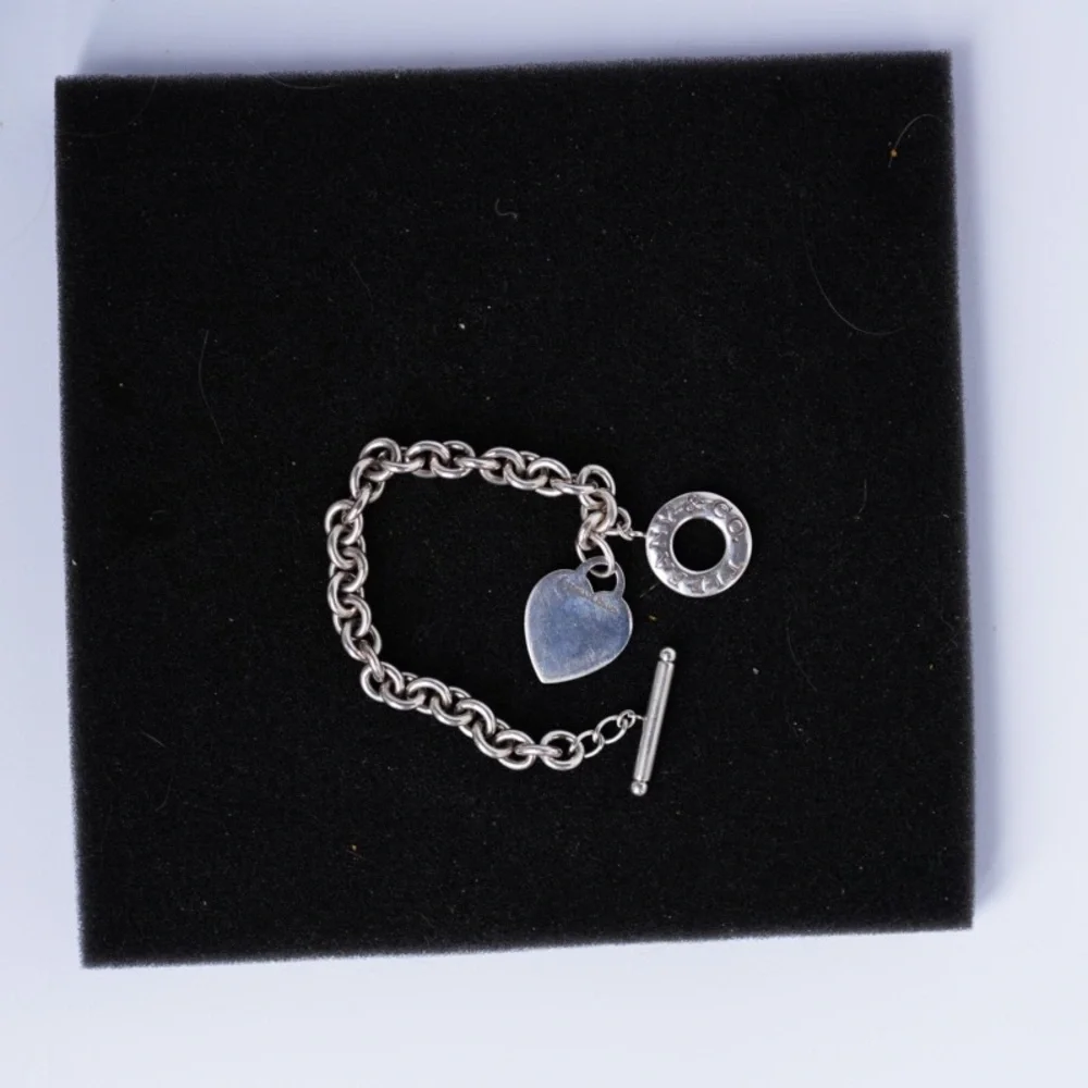Return to Tiffany® Heart Tag Toggle Bracelet Silver - Picture 4 of 6